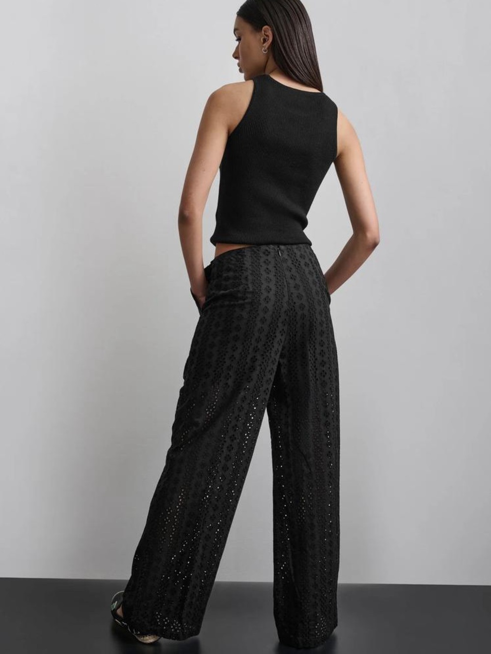 DKNY Eyelet Black Pants - Size 2 - Picture 3 of 7